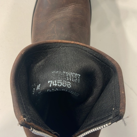 EUC Leather boots with zipper closure. Sz 9. - Picture 6 of 6